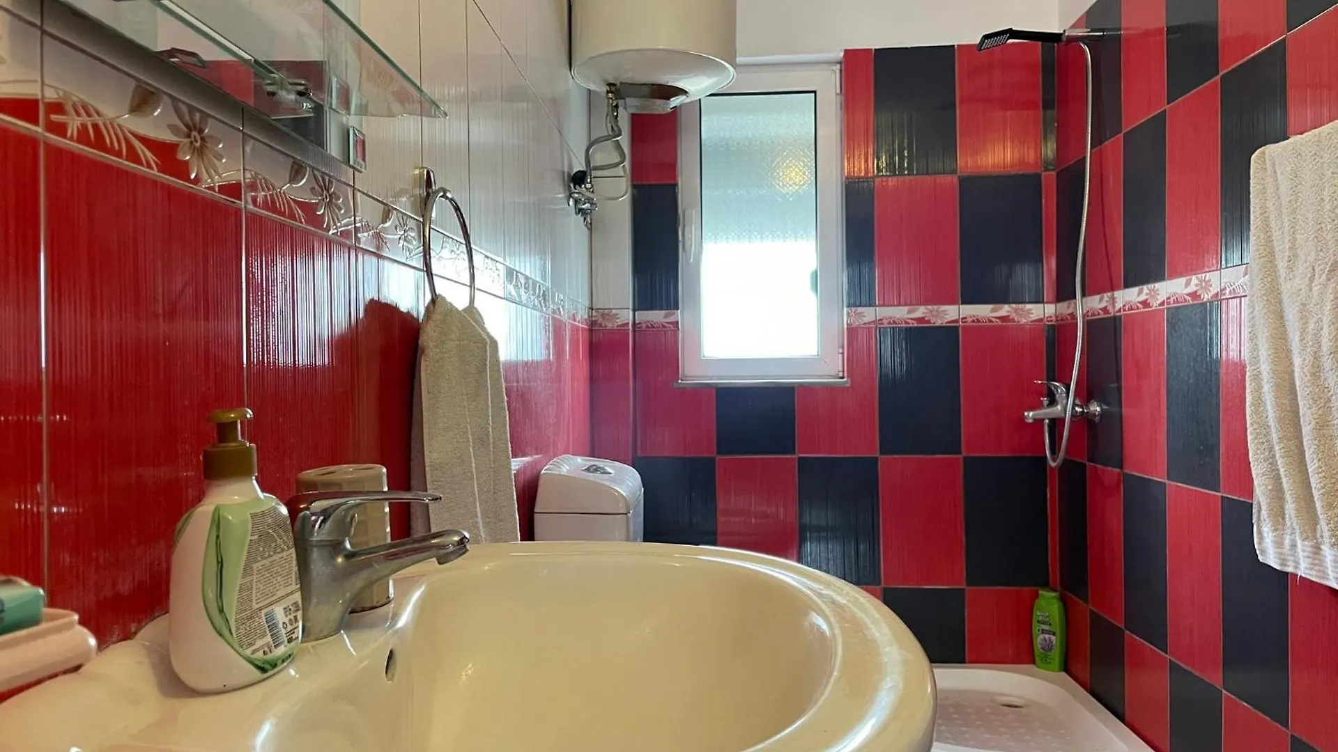 Johnny Apartment Μπεράτ 0*,