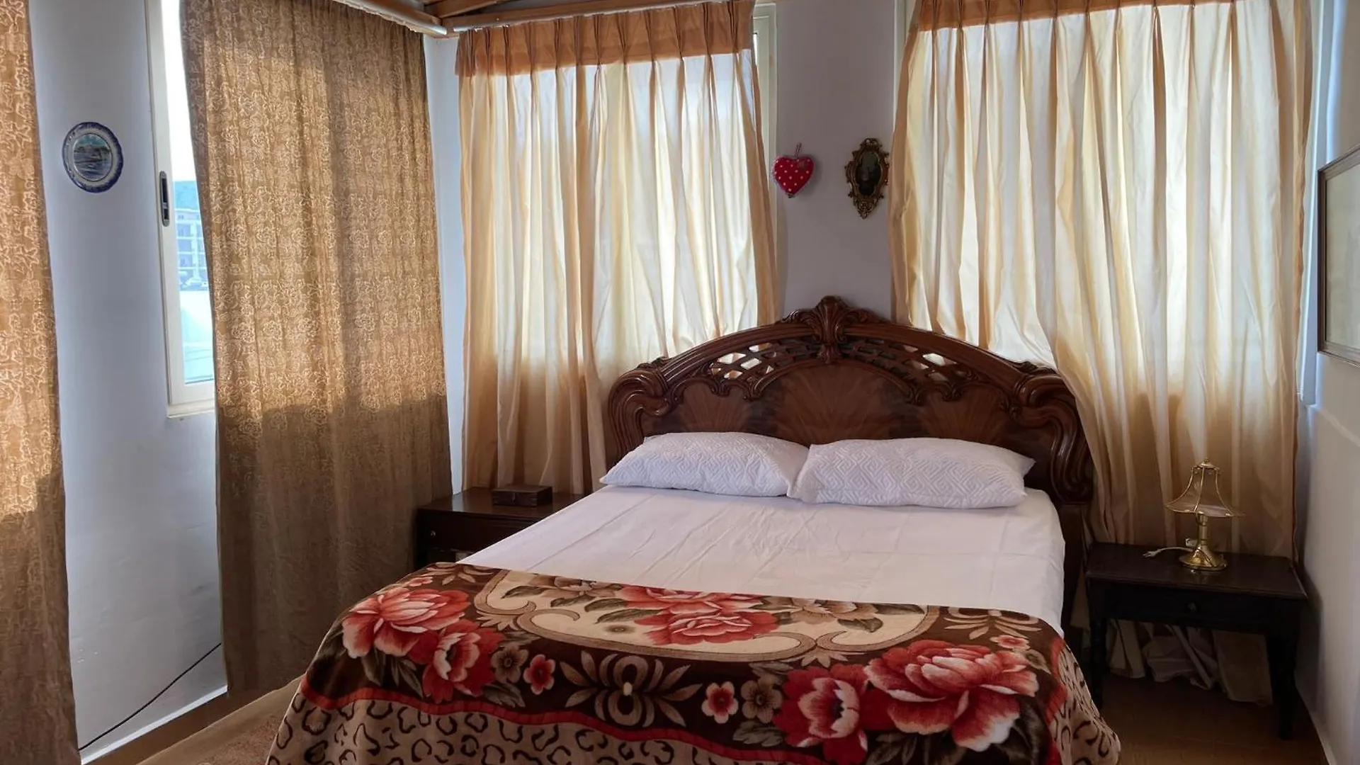 Johnny Apartment Μπεράτ 0*,